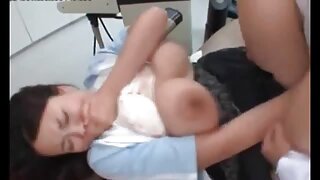 ಆಕರ್ಷಣೀಯ ಹೊಂಬಣ್ಣದ ಮಿ ...
